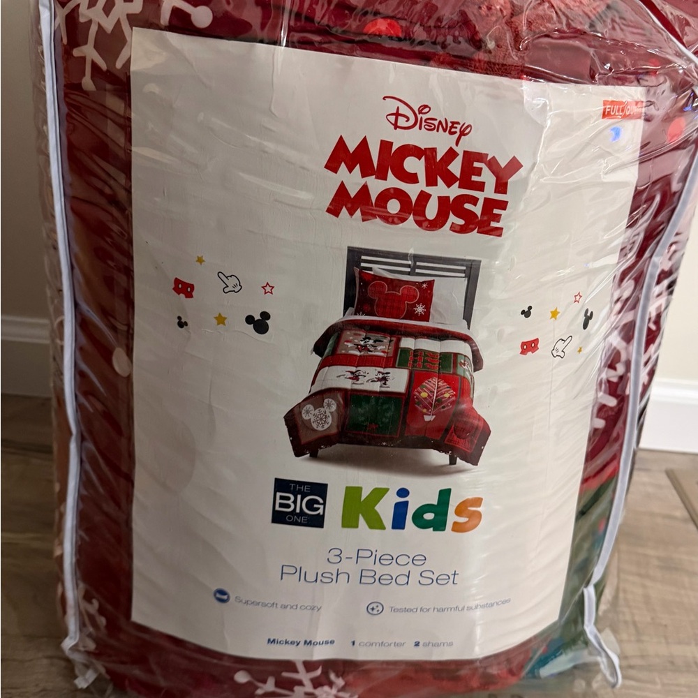 Christmas Disney Mickey Mouse Plush Bed Set - Red and White, full/queen